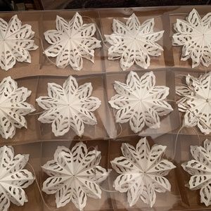 H&M Snowflake Pennant Garland
